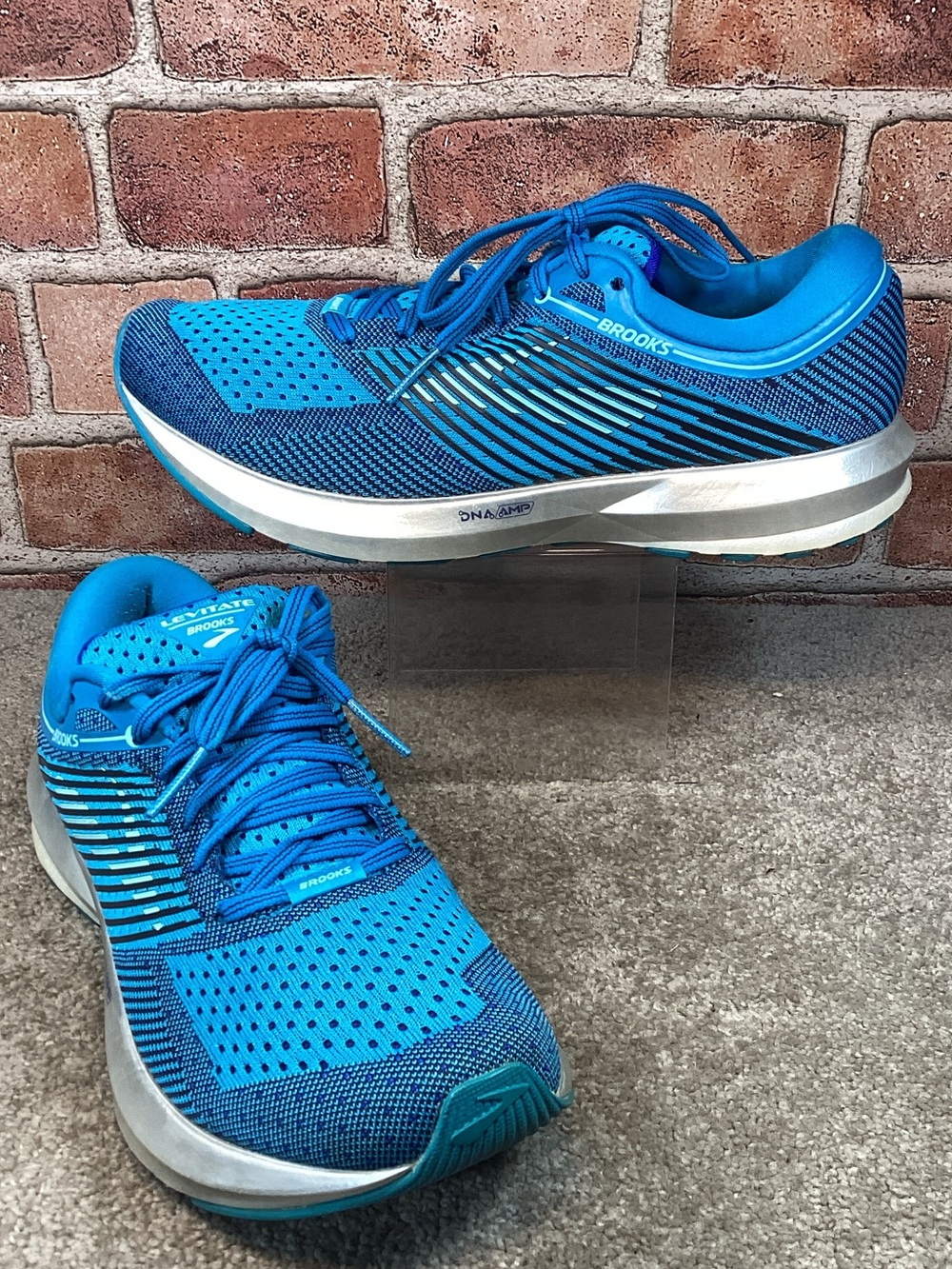 Brooks Levitate 1 women’s running shoes sneakers size 9